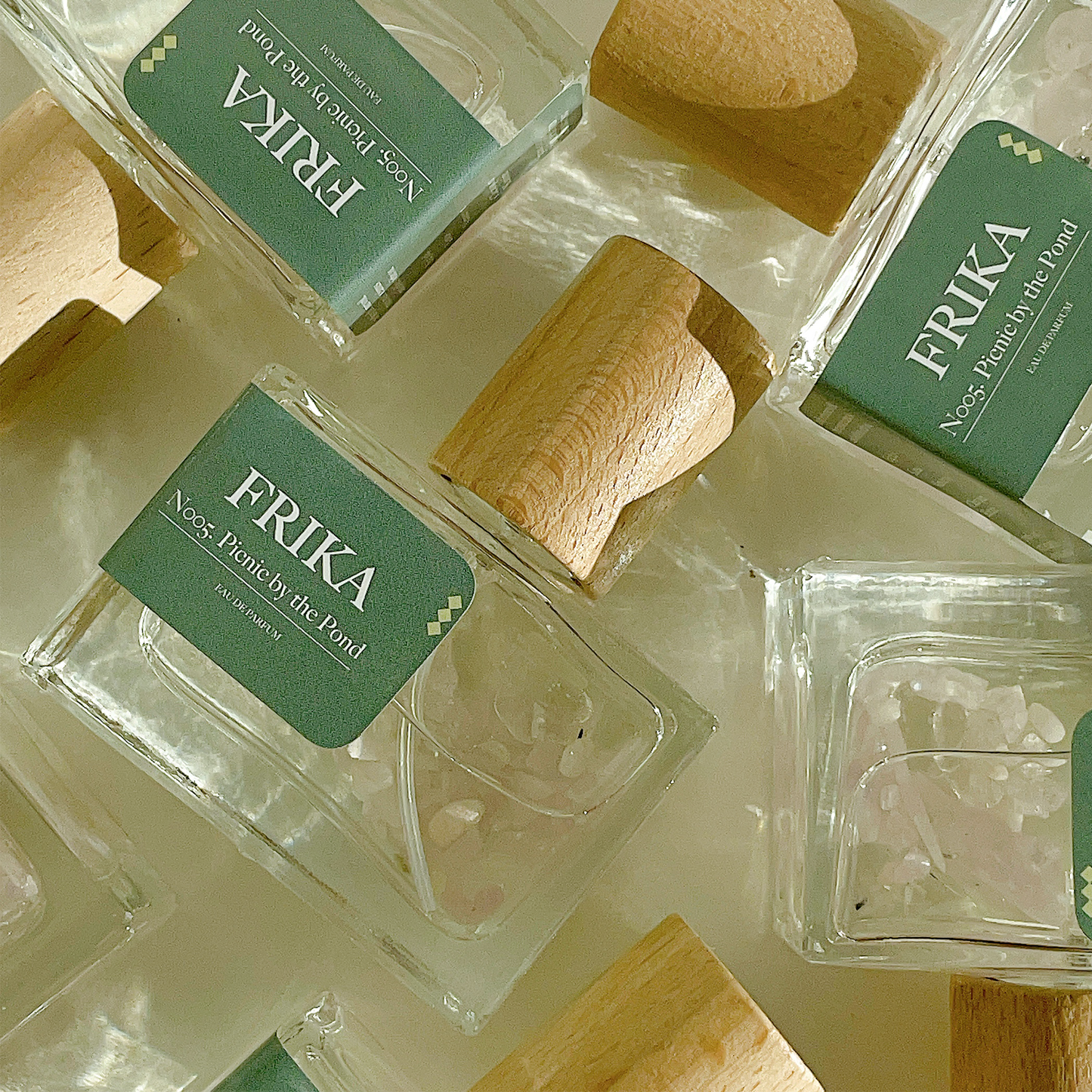 NO.005 Picnic by the Pond crystal-infused Parfume