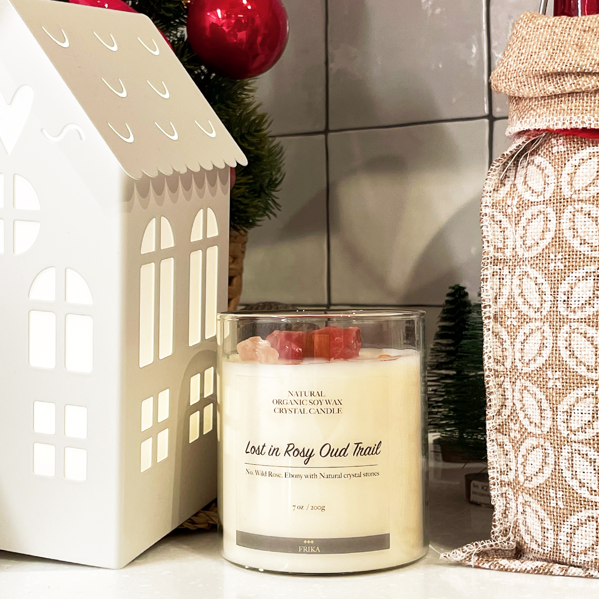 <tc>Lost in Rosy Oud Trail Natural crystal stone candle 野玫瑰烏木迷蹤小徑100%有機天然大豆木燭芯香薰蠟燭(附贈楠竹水晶夾)</tc>
