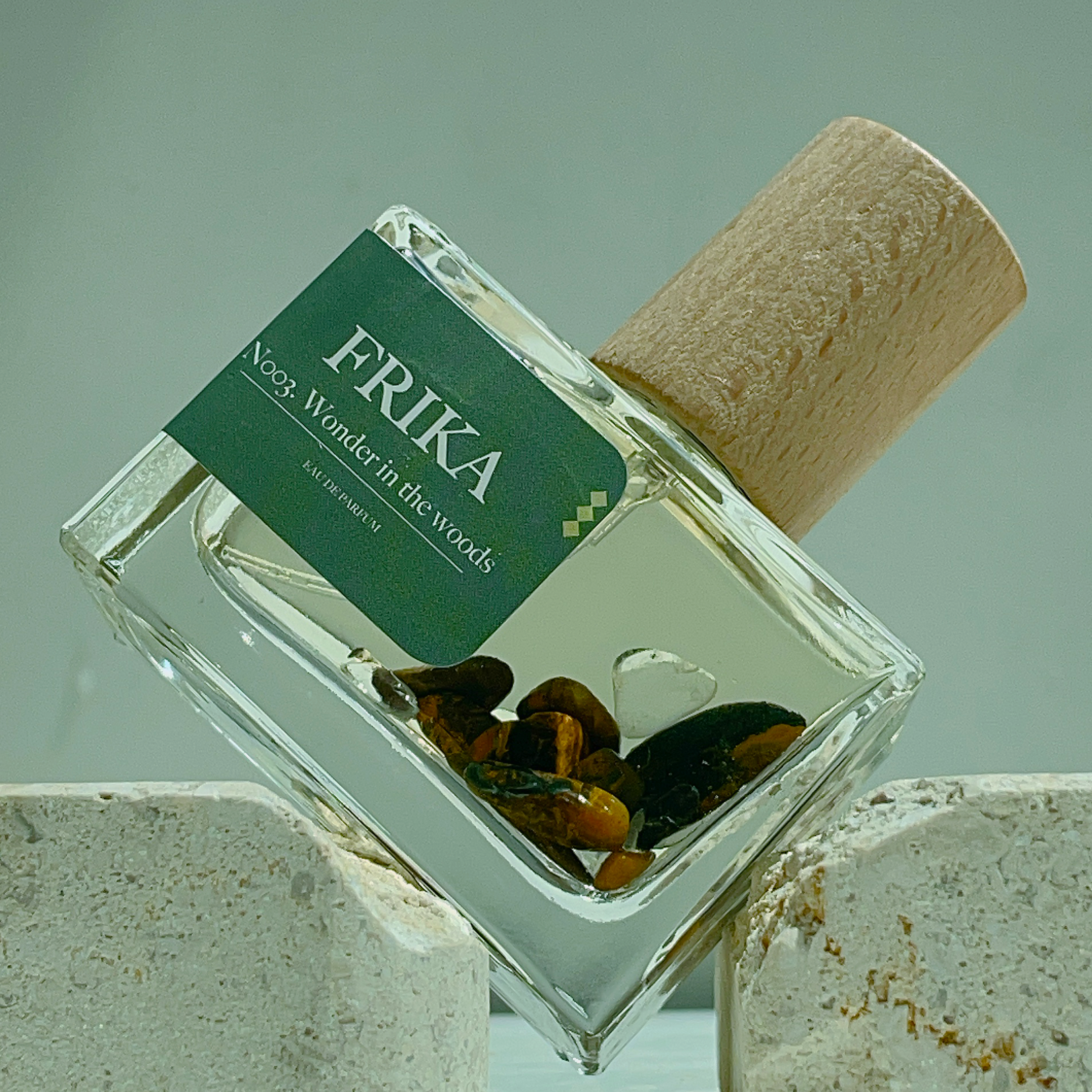 ミニチュアカクテルカラーパフューム NO.003 Wonder in the woods crystal infused Parfume – FRIKA Nature